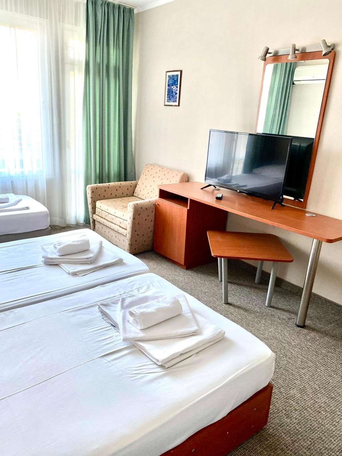 קיטן Hotel Green Park מראה חיצוני תמונה
